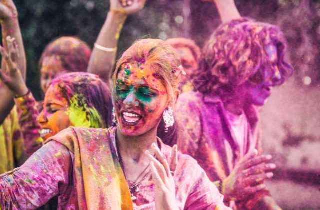 How to Remove Holi Colour From Face