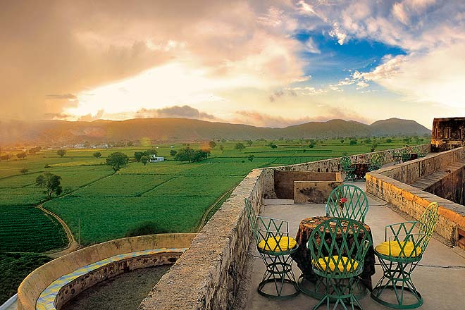 द-हिल-फोर्ट