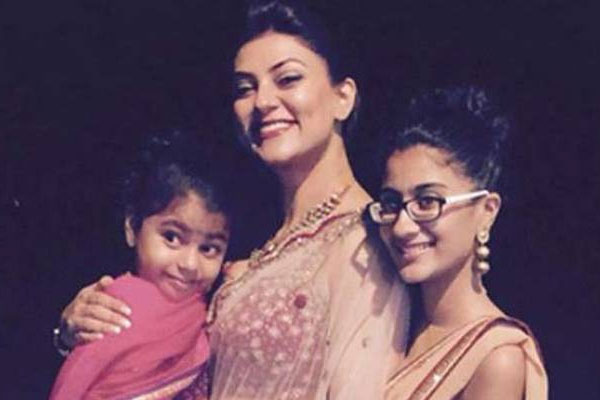 Unmarried Actresses Over 40 In Bollywood