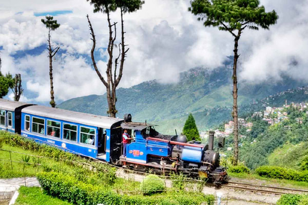 Darjeeling Honeymoon-Best Honeymoon Places In India