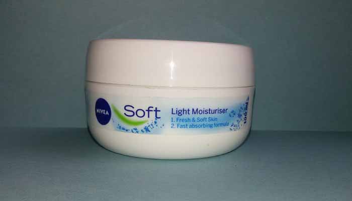 nivea soft light moisturiser