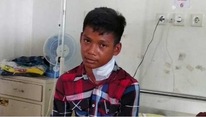 Indonesian boy stabbed neck needlefish