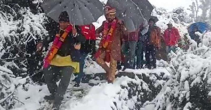 uttarakhand groom walks 4 km snowfall reach brides home