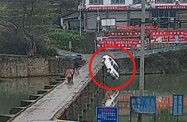 China Zunyi Bus Driver Crashes Car