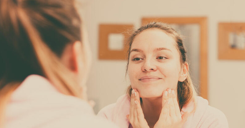 how to exfoliate face naturally at home