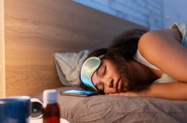 Benefit of Sleeping Without a Pillow in Hindi