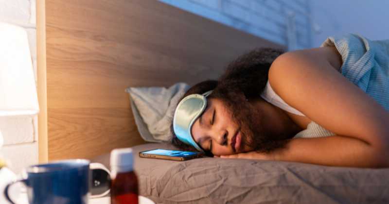 Benefit of Sleeping Without a Pillow in Hindi