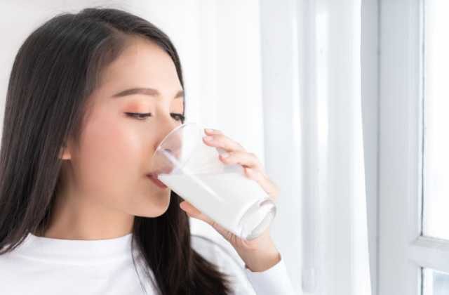 Best Time to Drink Milk in Hindi