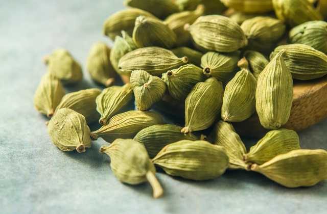 Elaichi Khane Ke Fayde | Benefits of Elaichi in Hindi