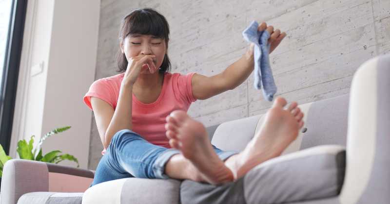 How To Stop Smelly Feet