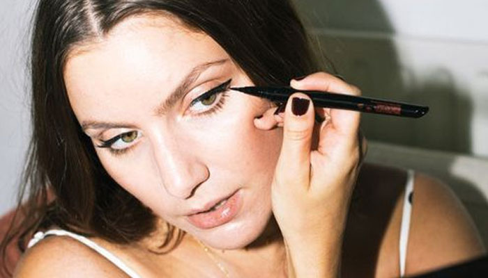 Eye Liner - makeup for wedding party