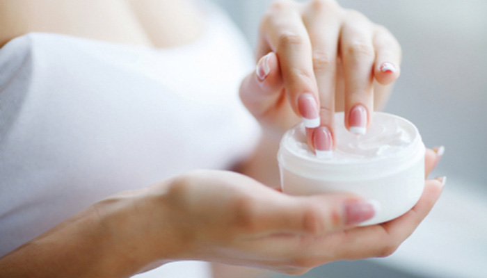 Moisturise - Makeup Kaise Kare