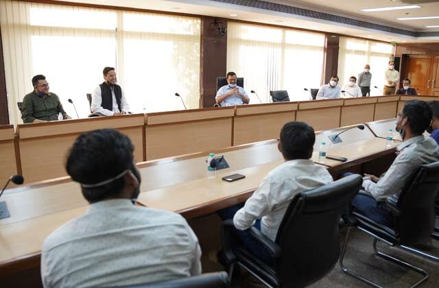 Arvind Kejriwal Announces Weekend Curfew