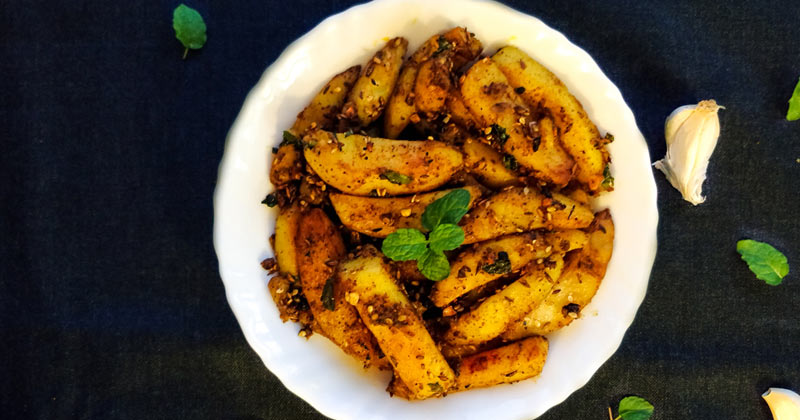 Garlic Roasted Potatoes Recipe In Hindi