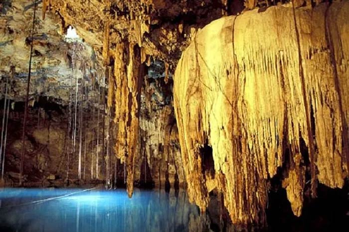 Lechuguilla lake - Underground lakes in the world