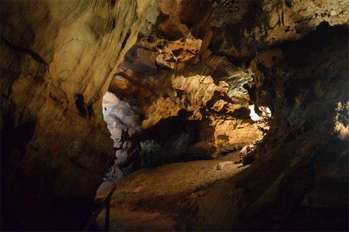 California Cavern - Underground lakes in the world