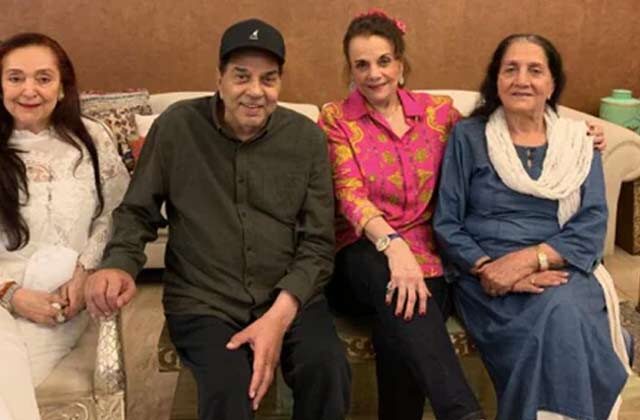 Mumtaz visits Dharmendra at his Juhu home