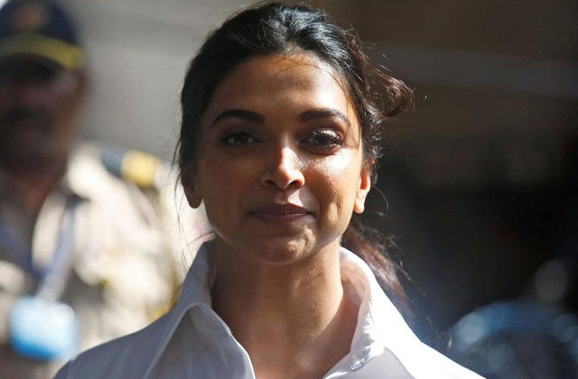 Deepika Padukone Ignores the Begging Woman