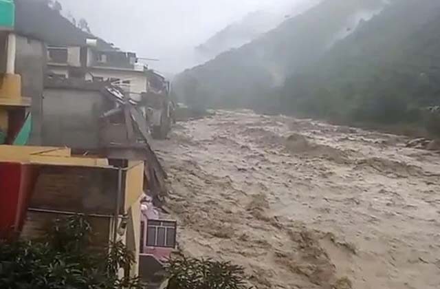 Nainital Lake overflows floods Mall Road