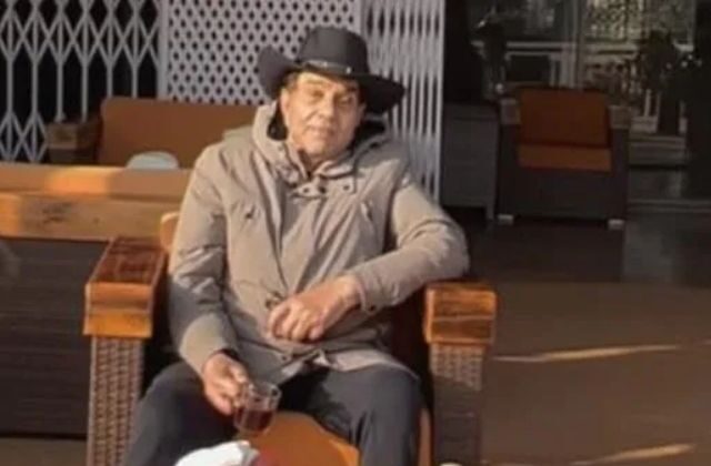 Dharmendra Tweeted Late At Night Fan Gives suggestion To Actor