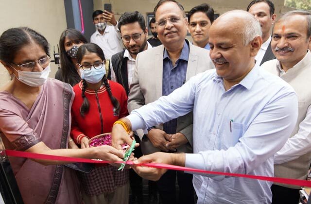 Manish Sisodia Inaugurates School Health Clinic Delhi