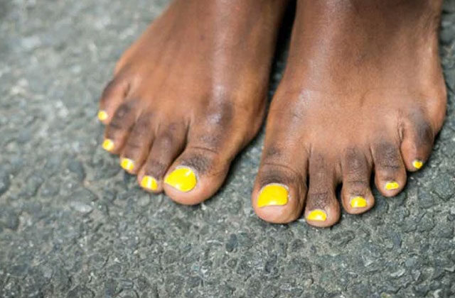 How To Remove Tan From Legs In Hindi