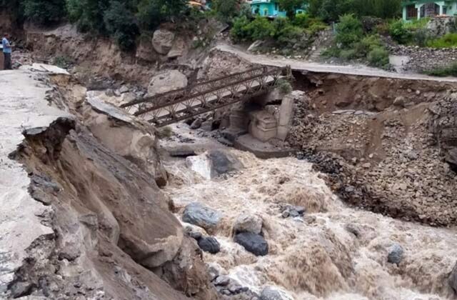 Cloud Burst In Kullu Manikaran