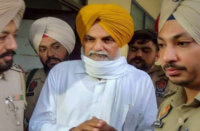 Gunman of Sidhu Moosewala's father fires 'accidentally'
