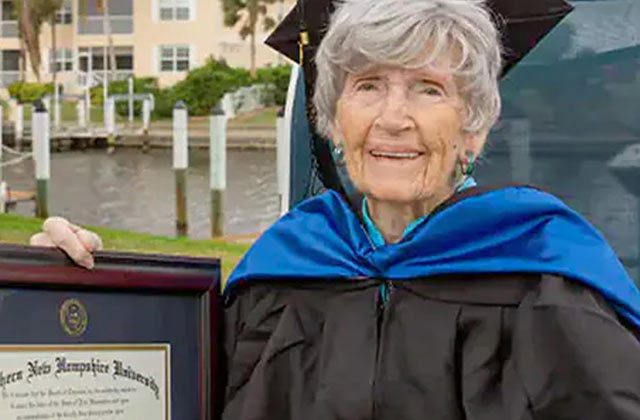 Woman In US Gets Her Master's Degree At The Age Of 89