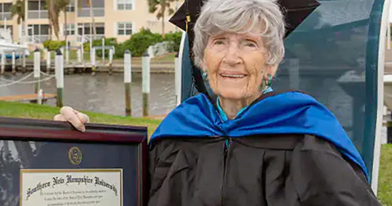 Woman In US Gets Her Master's Degree At The Age Of 89