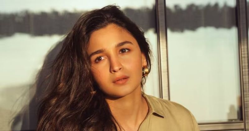 Alia Bhatt lashes out at paparazzi over private pic