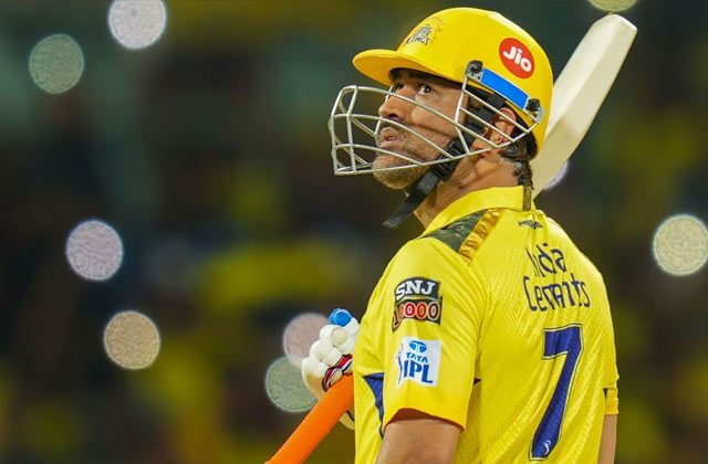 MS Dhoni completes 5000 runs in IPL
