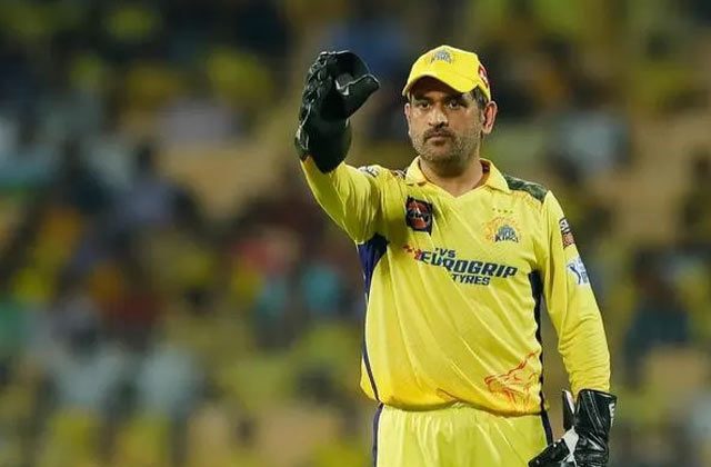 MS Dhoni threatens to leave CSK captaincy