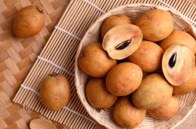 Skin Benefits of Sapota in Hindi