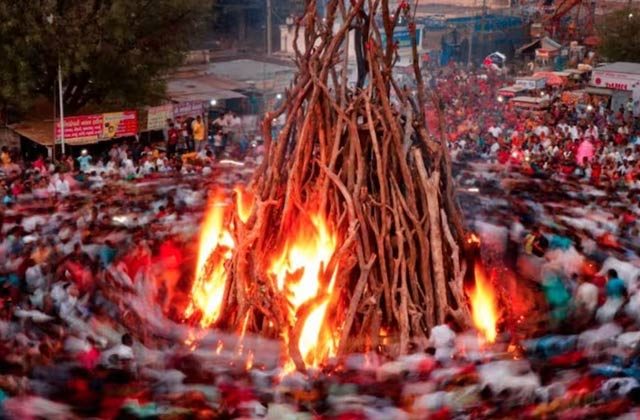 holi me bhulkar bhi na kare ye kaam