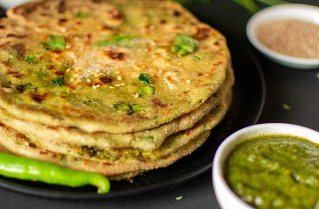 Aloo Shimla Mirch Paratha Recipe in Hindi