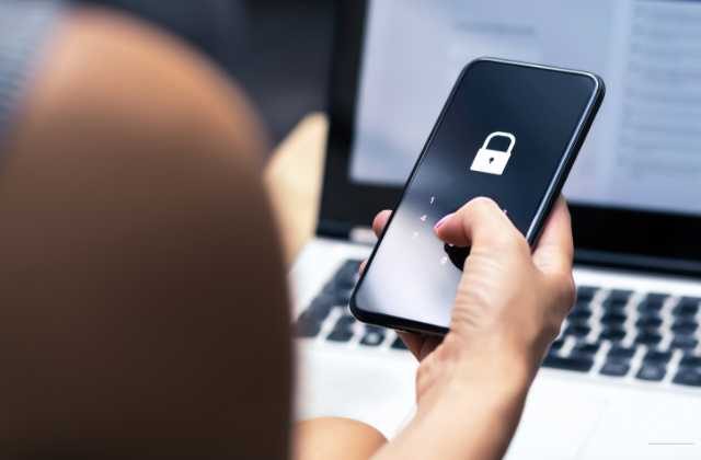Elderly Woman Loses 75 Lakh in Online Fraud in Hindi